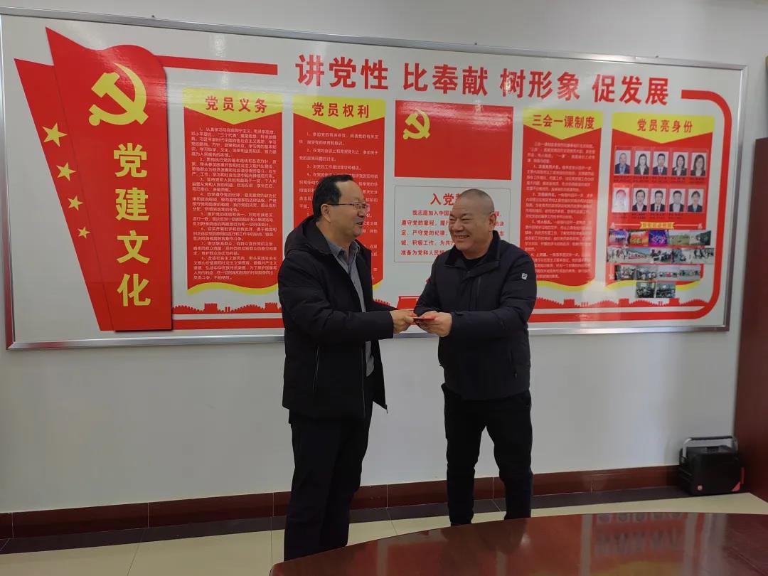 敦煌種業(yè)領(lǐng)導(dǎo)看望慰問公司老干部、老黨員及困難黨員職工